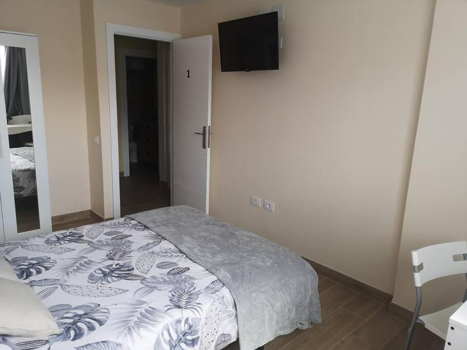 Hostal Mari En La Laguna, Alquiler Habitacion Privada En Hostal, 6 Habitaciones Cerca De La Universidad Y Aeropuerto Norte, 3 Banos Compartidos Σαν Κριστόμπαλ ντε Λα Λαγούνα Εξωτερικό φωτογραφία