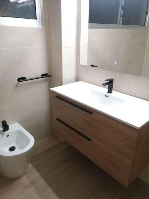 Hostal Mari En La Laguna, Alquiler Habitacion Privada En Hostal, 6 Habitaciones Cerca De La Universidad Y Aeropuerto Norte, 3 Banos Compartidos Σαν Κριστόμπαλ ντε Λα Λαγούνα Εξωτερικό φωτογραφία