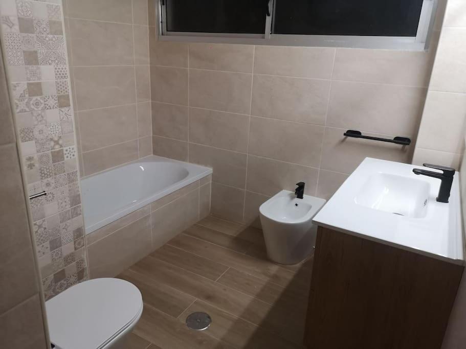 Hostal Mari En La Laguna, Alquiler Habitacion Privada En Hostal, 6 Habitaciones Cerca De La Universidad Y Aeropuerto Norte, 3 Banos Compartidos Σαν Κριστόμπαλ ντε Λα Λαγούνα Εξωτερικό φωτογραφία